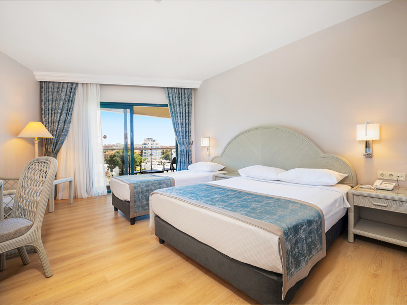 Hotel Aska Just in Beach