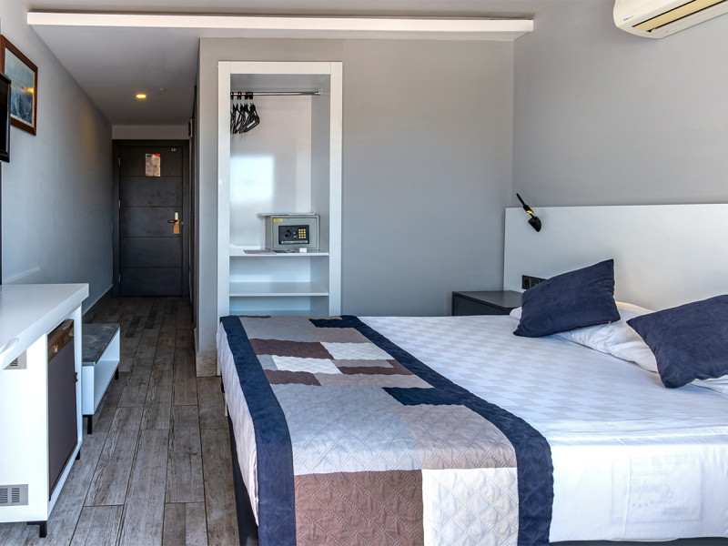 Hotel White City Beach