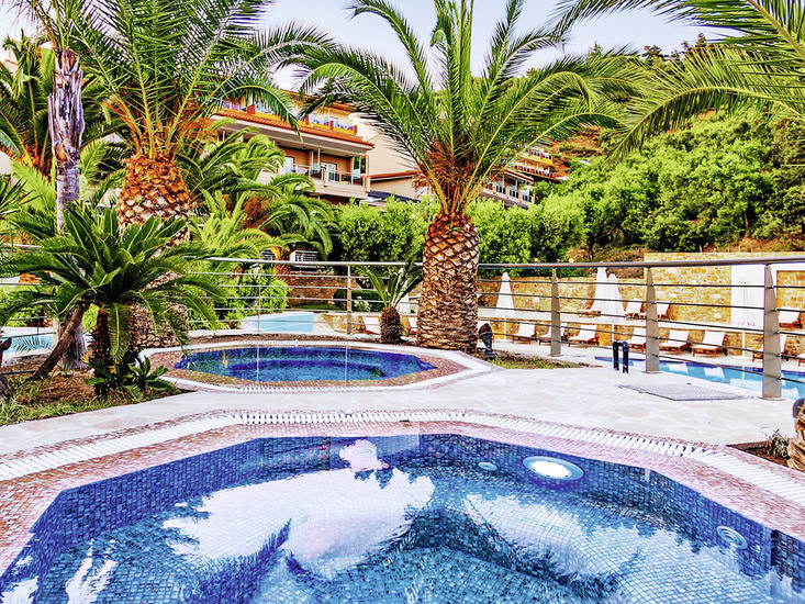 Lagomandra Hotel & Spa