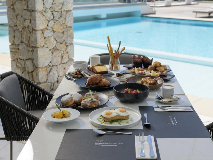 Diamond Deluxe Hotel