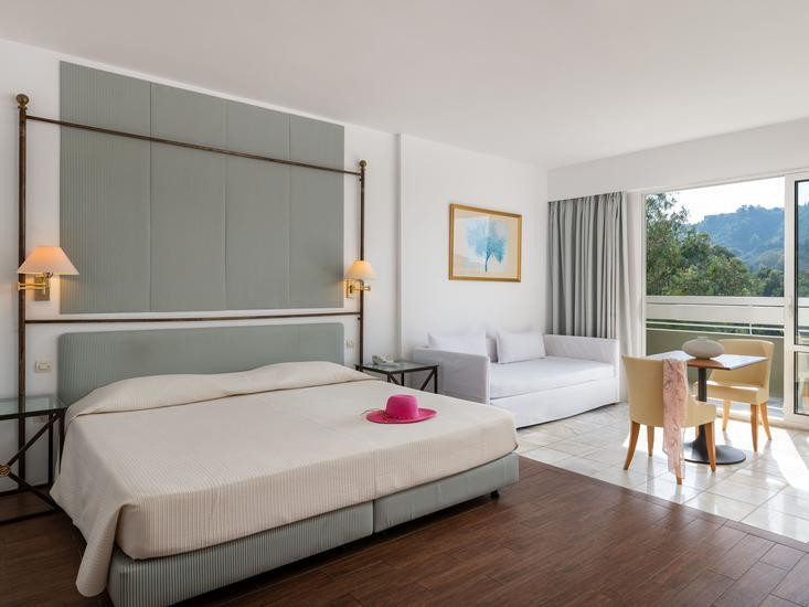 Dionysos Hotel