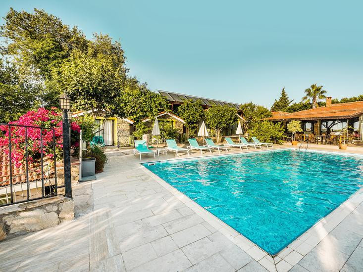 Leda Beach Hotel