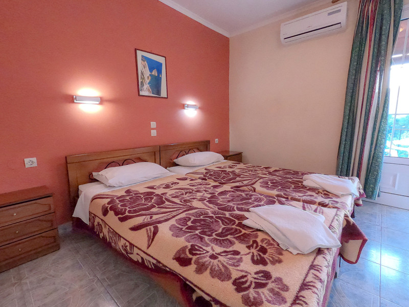 Adriolos Studios & Apartments