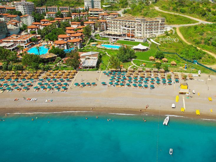 Justiniano Deluxe Resort