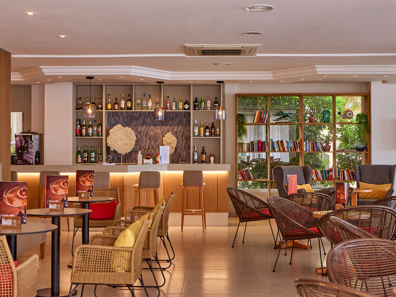 Universal Hotel Perla