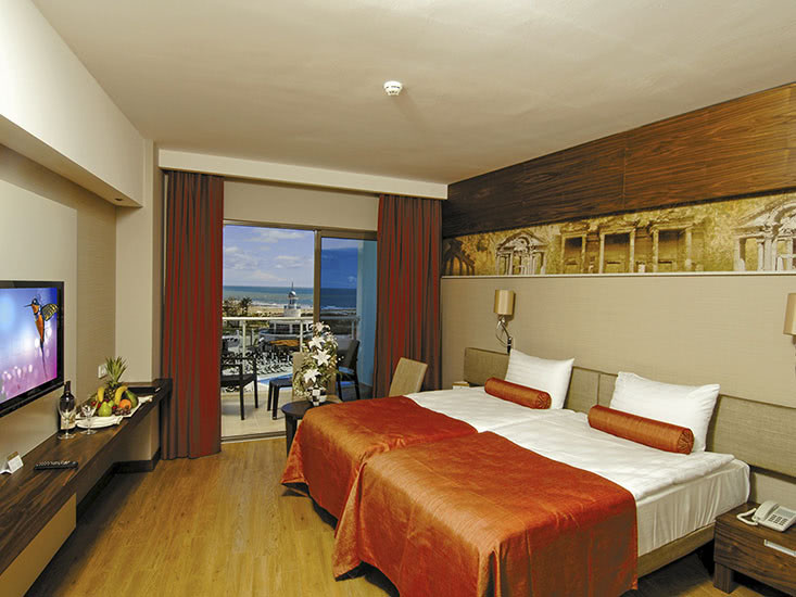 Hotel Commodore Elite Suites & Spa