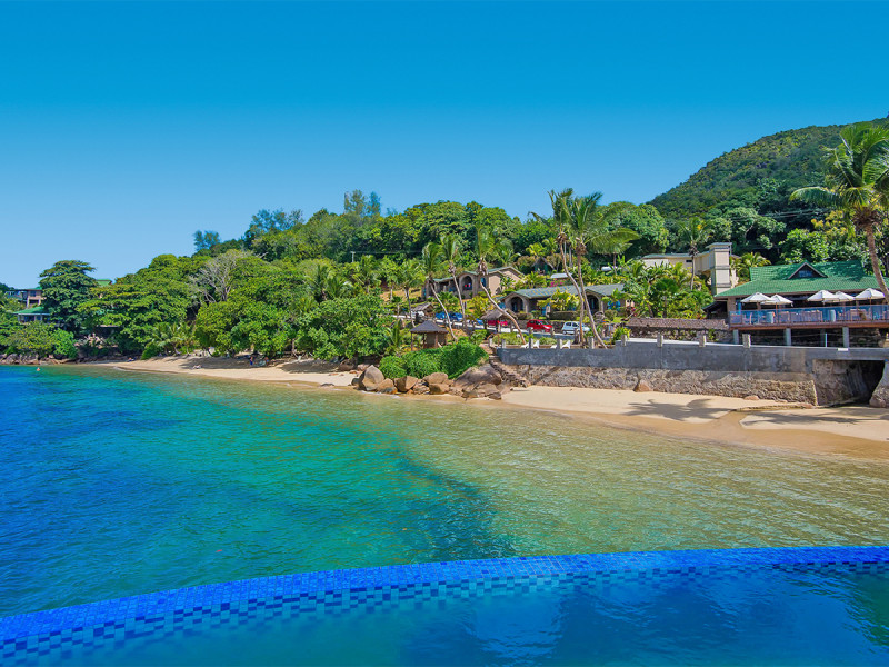 Coco de Mer & Black Parrot Suites