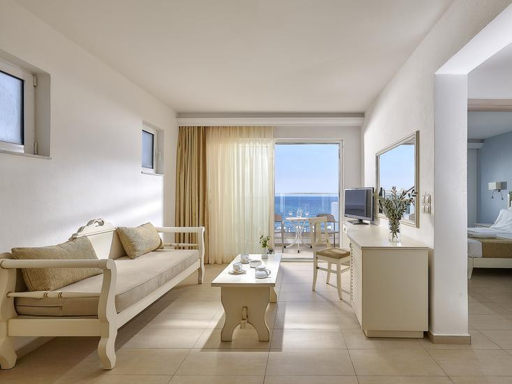 Alexander Beach Hotel