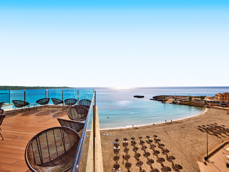 Universal Hotel Perla