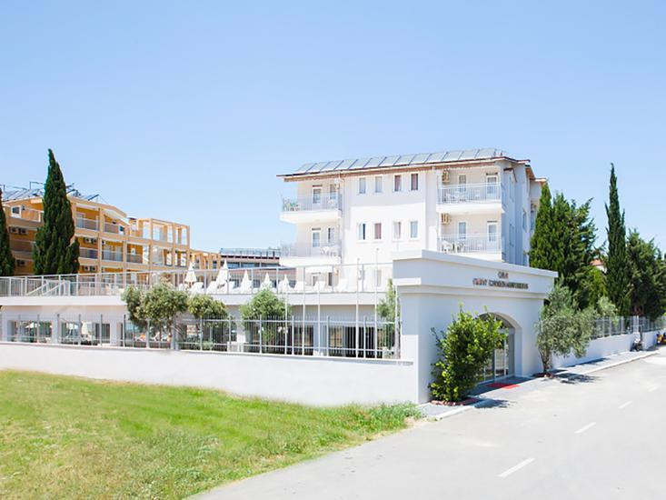 Cats Garden Family Hotel