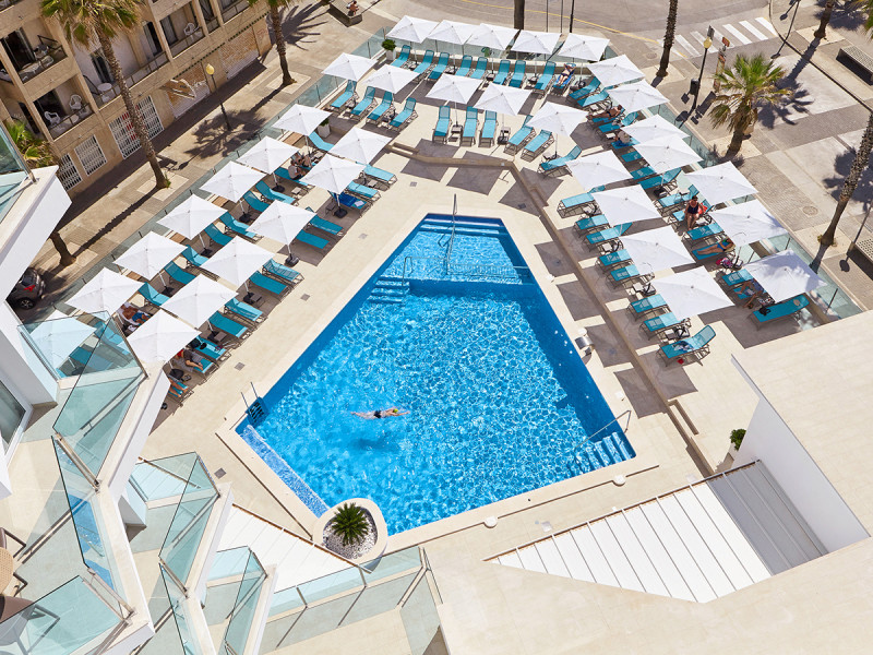 Universal Hotel Perla