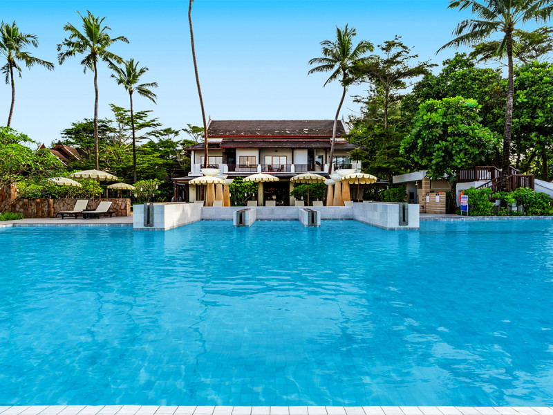 Apsara Beachfront Resort & Villa