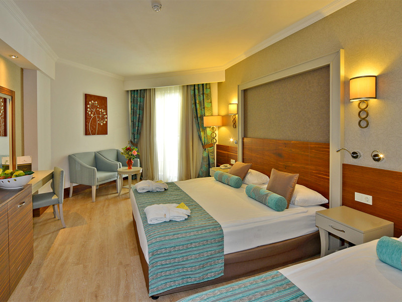 Hotel Side Crown Palace