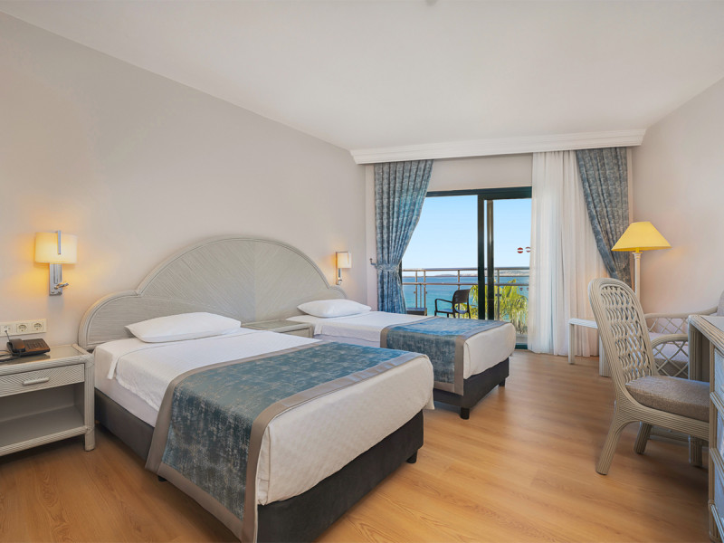 Hotel Aska Just in Beach