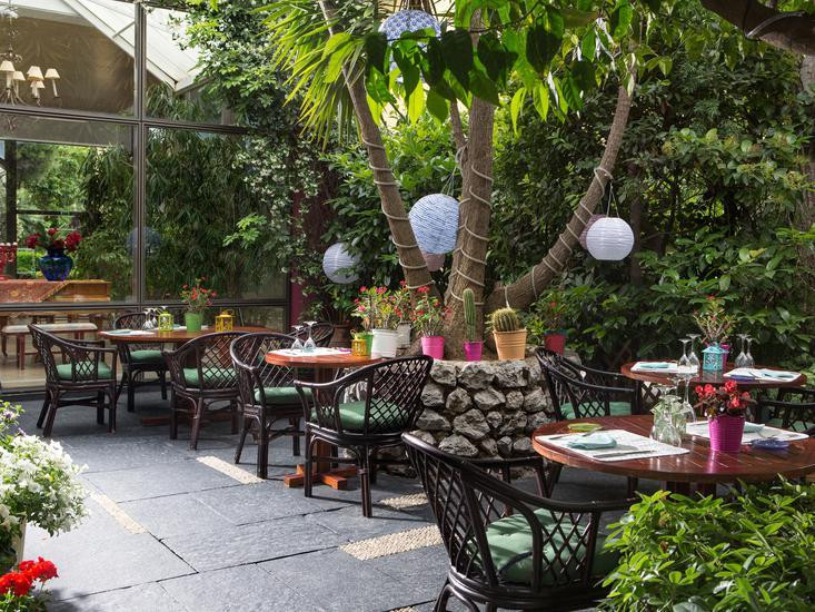 Dionysos Hotel