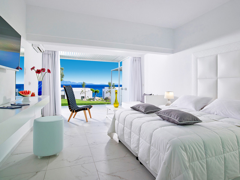 Dimitra Beach Hotel & Suites