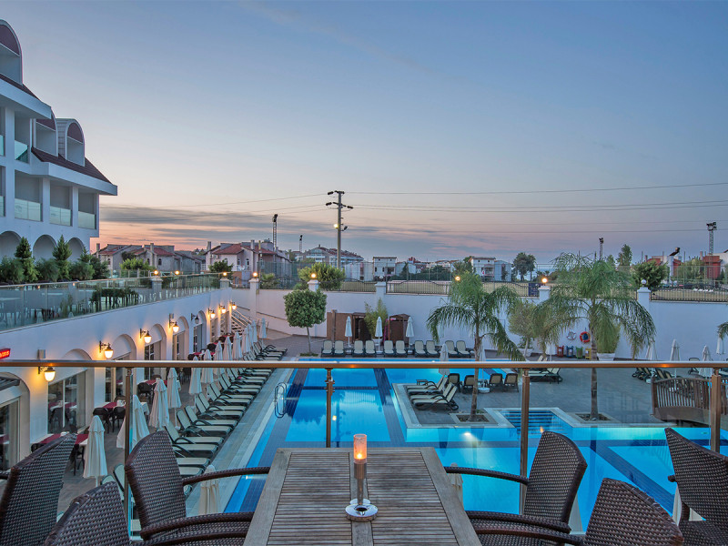 Hotel Side Crown Serenity