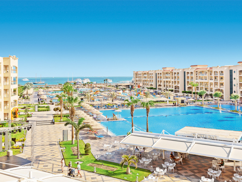 Pickalbatros White Beach Resort