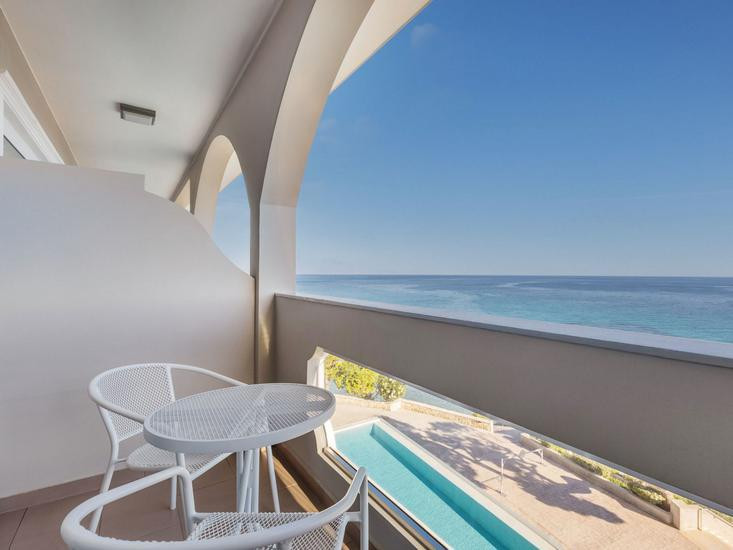 Alexandra Beach Resort