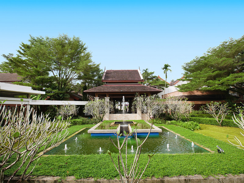 Apsara Beachfront Resort & Villa
