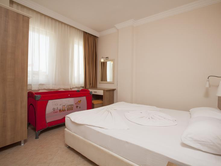 Cats Garden Family Hotel