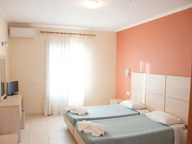 Adriolos Studios & Apartments