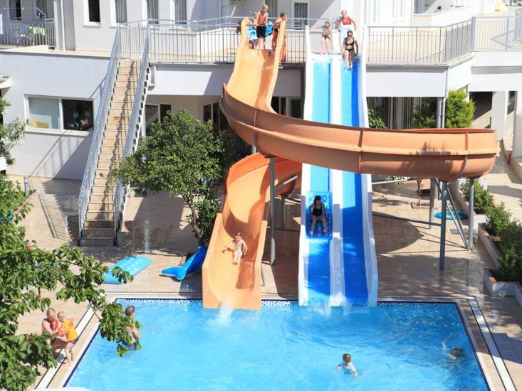 Cats Garden Family Hotel