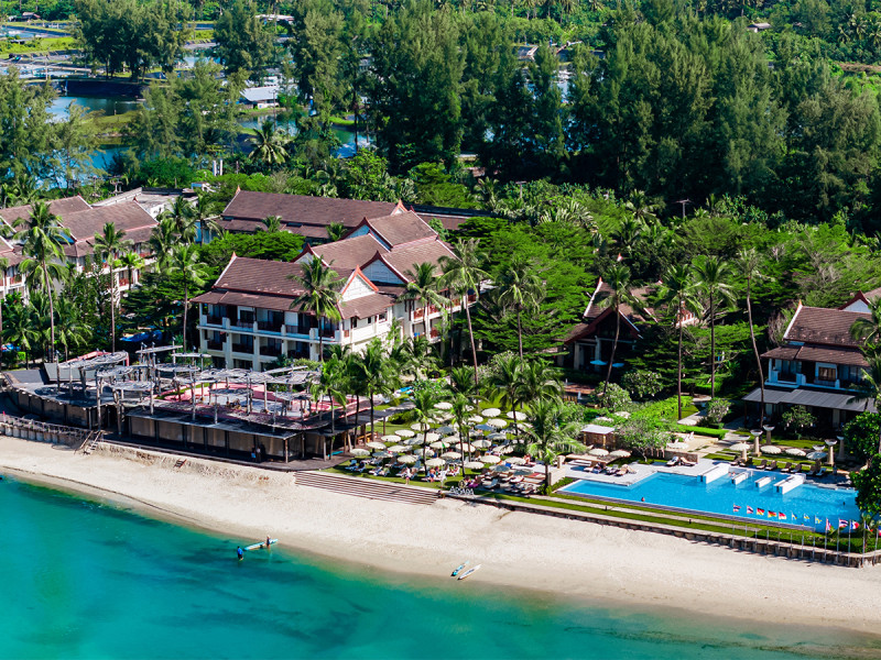 Apsara Beachfront Resort & Villa