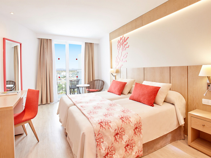 Universal Hotel Perla