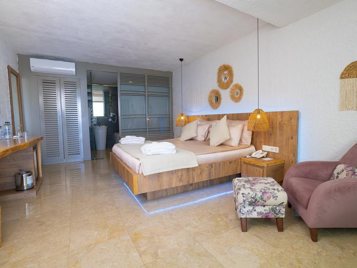 Flora Garden Beach (+16)