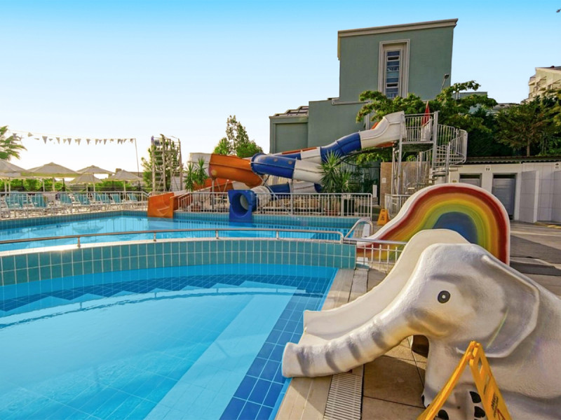 Hotel Side Aluna
