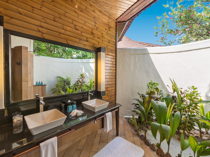 Komandoo Island Resort & Spa 