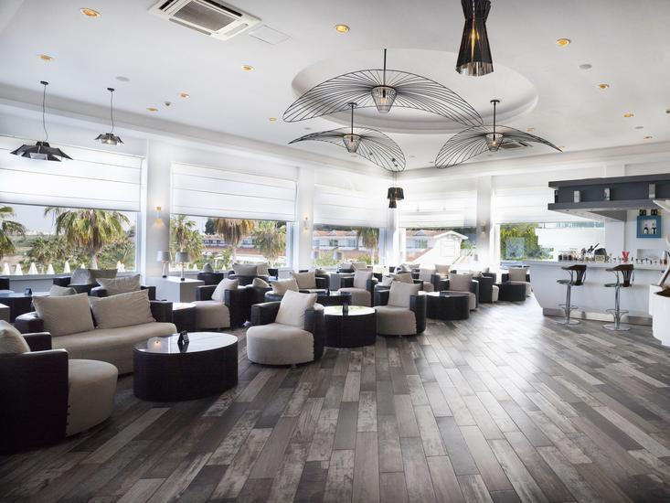 Flora Garden Beach (+16)