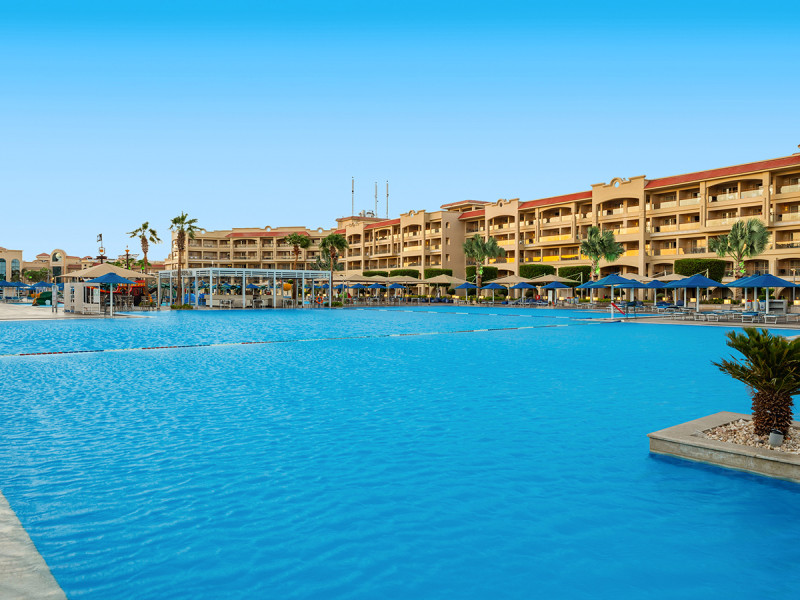 Pickalbatros White Beach Resort