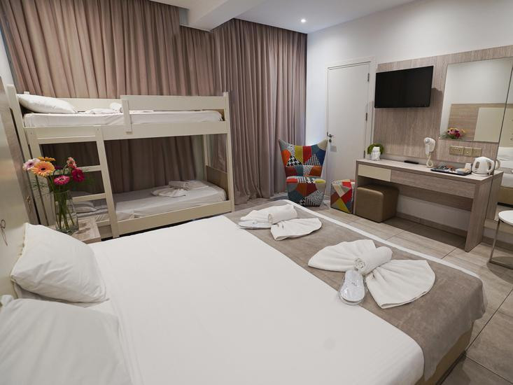 Nicholas Color Hotel