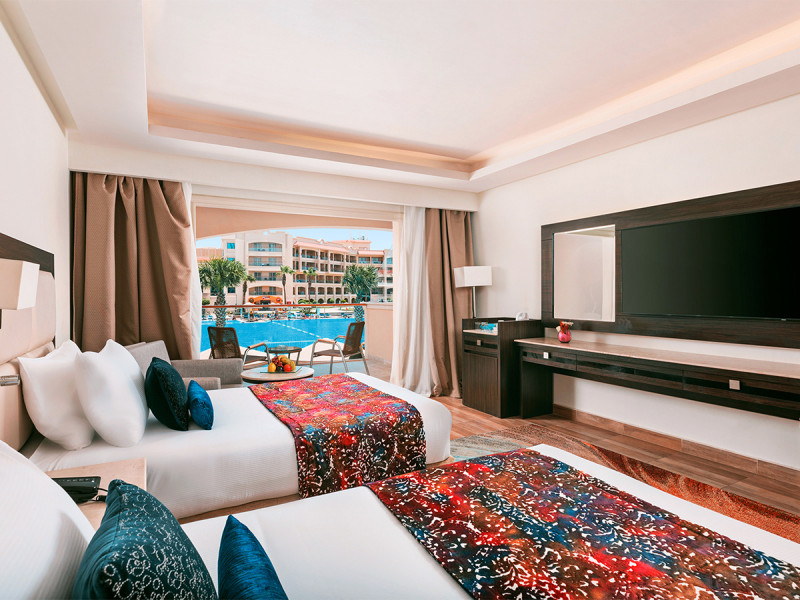 Pickalbatros White Beach Resort