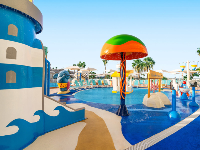 Hotel Hovima La Pinta Beachfront Family