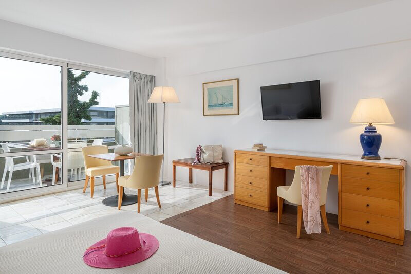 Dionysos Hotel