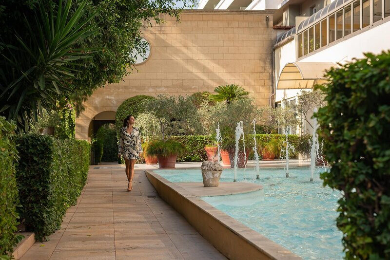 Dionysos Hotel