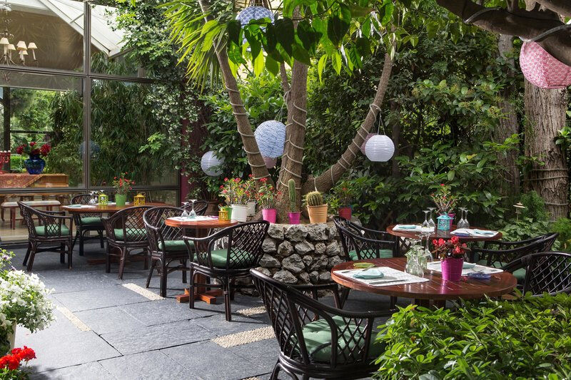 Dionysos Hotel