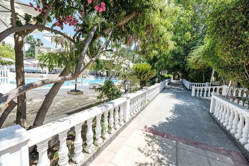 Riverside Garden Resort