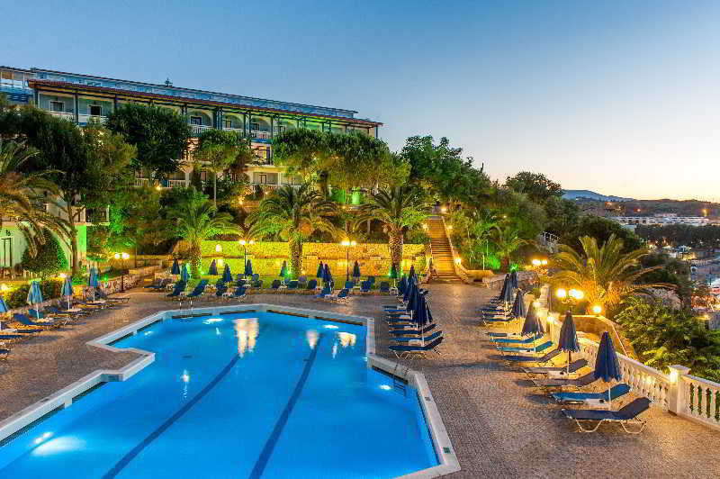 Alexandra Beach Hotel ●●●●