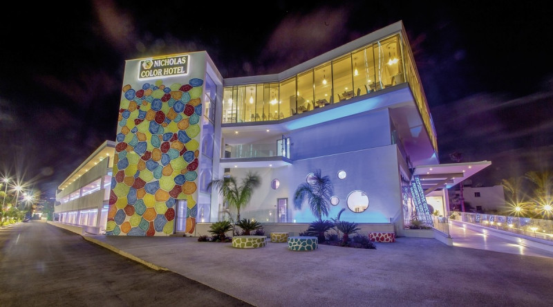 Nicholas Color Hotel ●●●