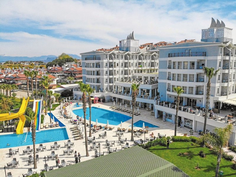 Royal Atlantis Beach Hotel ●●●●