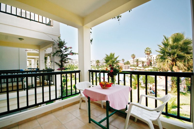 Tigaki Beach Hotel ●●●●