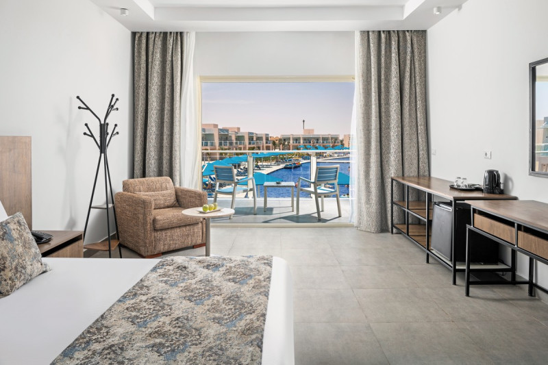 Wohnbeispiel Doppelzimmer Deluxe Poolblick