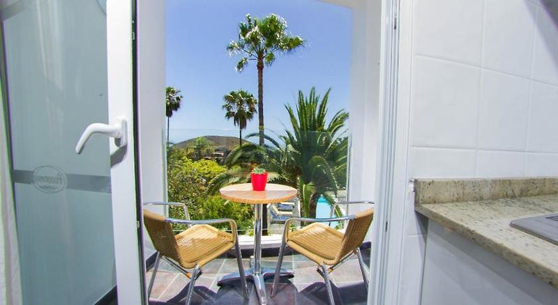 Apartamentos Adjovimar ●●○