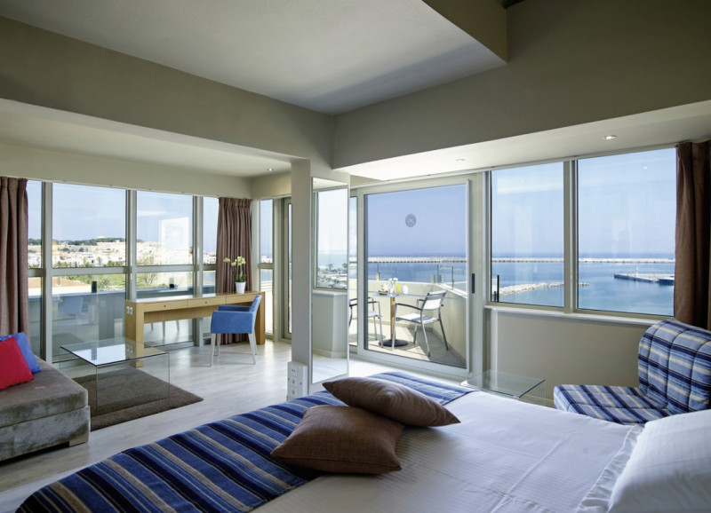 Kyma Suites Beach Hotel ●●●●○