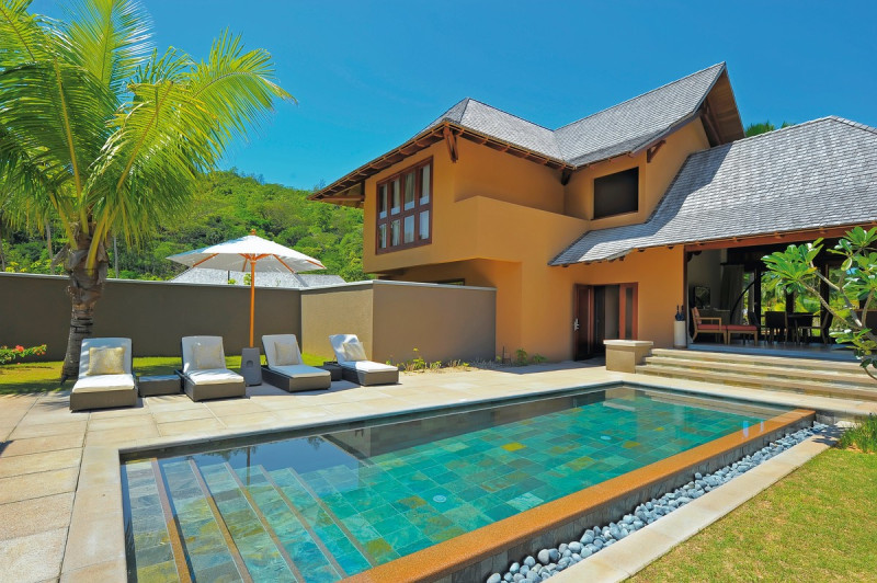 Constance Ephelia ●●●●●○