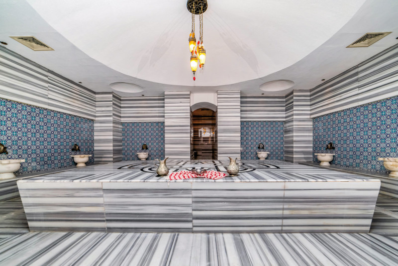 Commodore Elite Suites & Spa